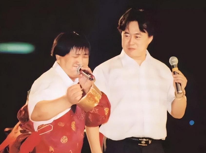 藏族歌手洛桑个人资料,藏族歌手洛桑照片大全