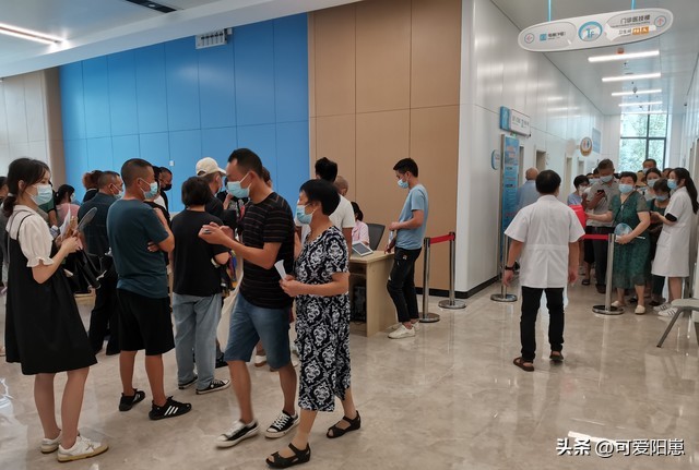 医生给女子做阴超检查，遭家属殴打，如何看待男医生做妇科检查？