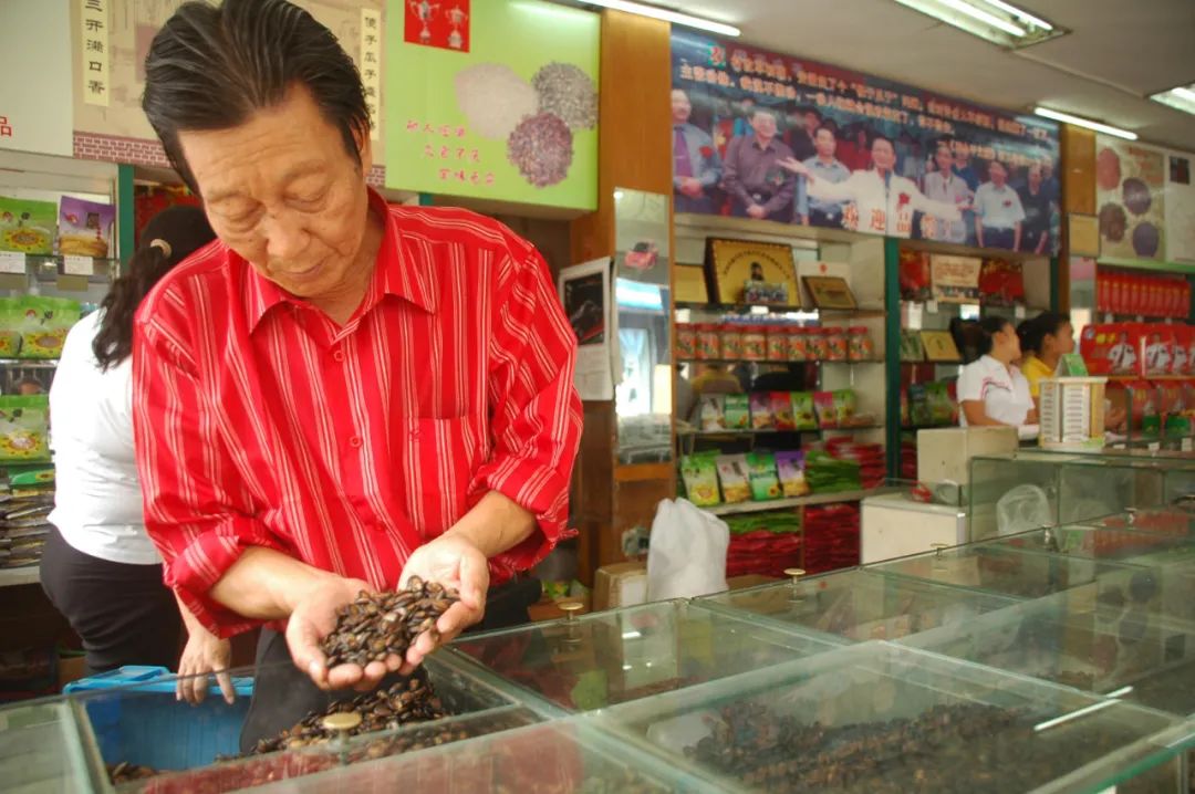 年广久触犯的罪名是什么,年广久欠银行多少钱被判刑