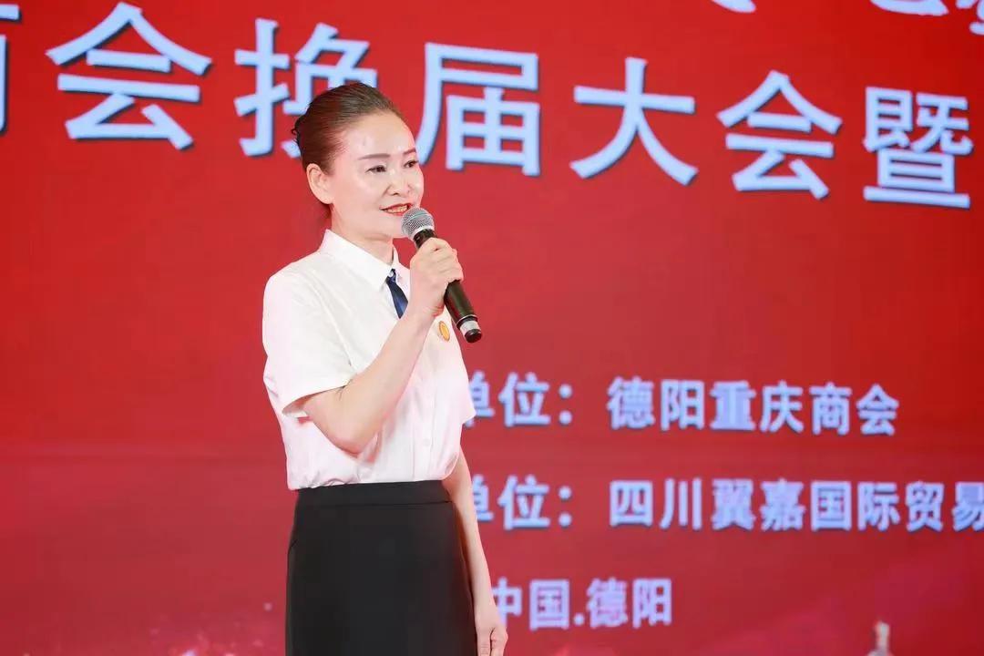 杰出企业家杨涛大爱感动商会会员，一小时抢购“爱心酒”50万！