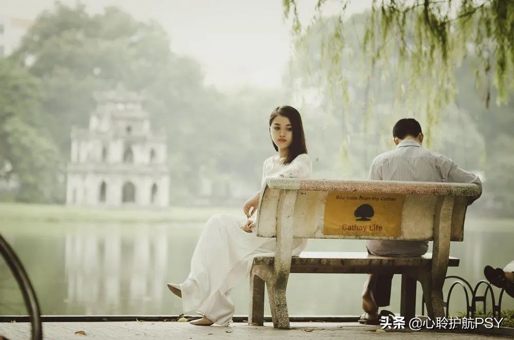 21岁女生被妈妈催婚,24岁女孩被妈妈催婚