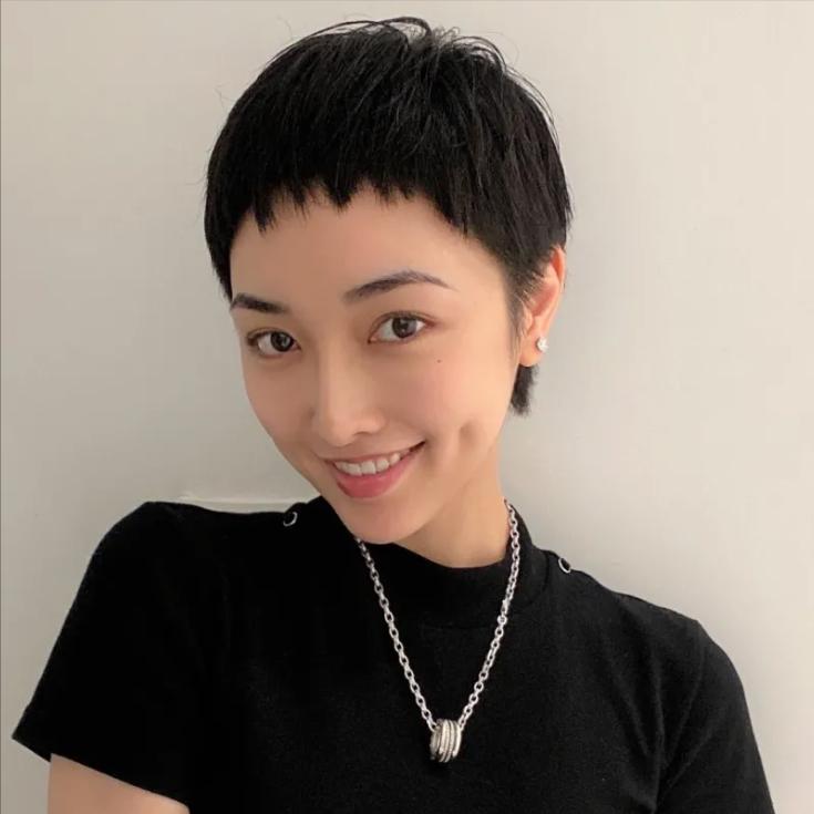 不烫清爽短发,不挑脸型的修颜短发显脸小免打理