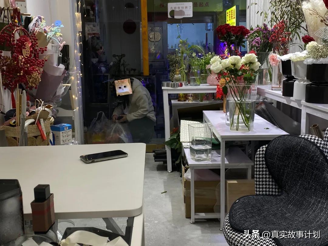 县城花店永不眠：小地方女孩的命运循环