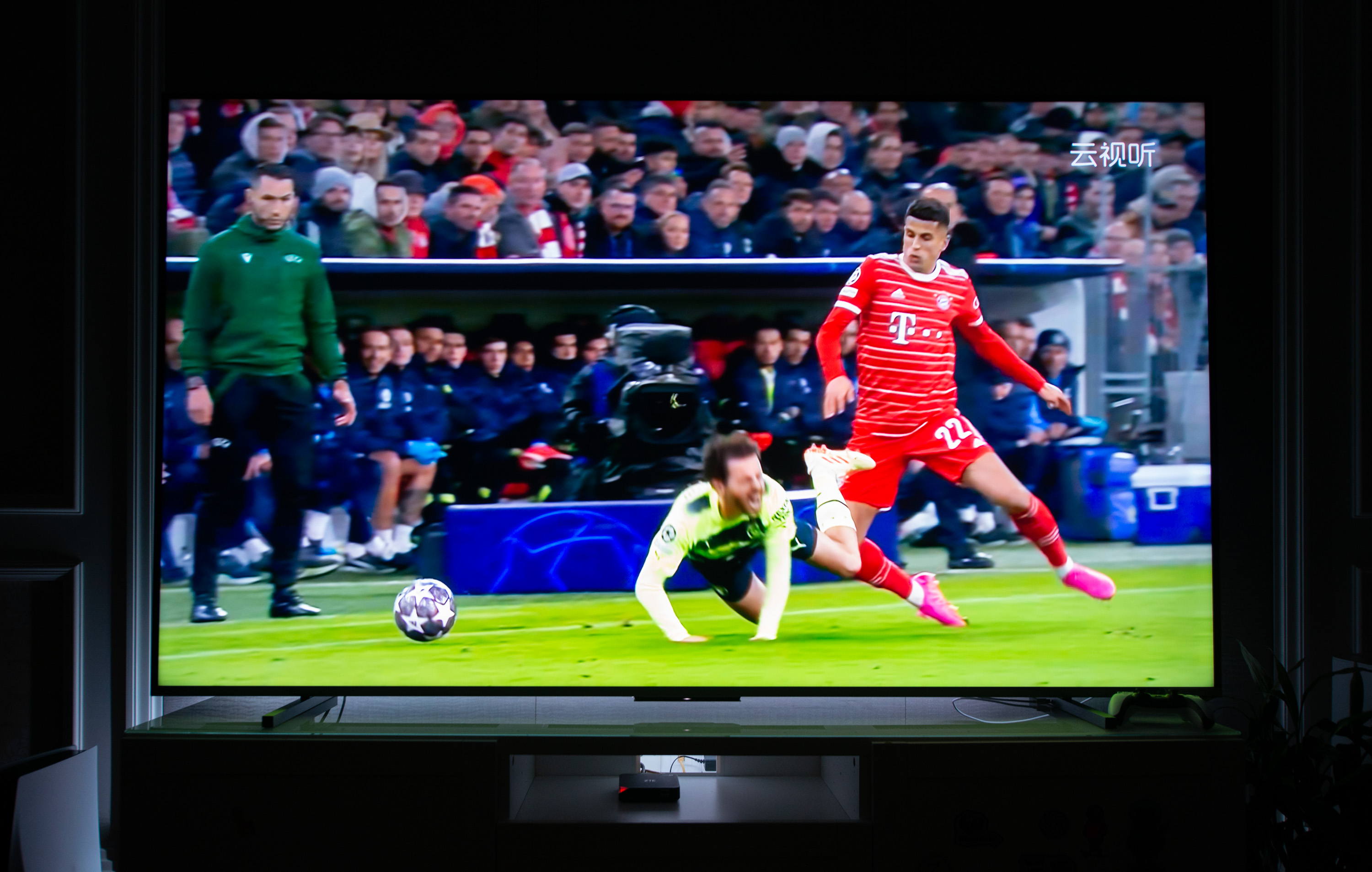 碎屏的电视机,家里电视碎屏了