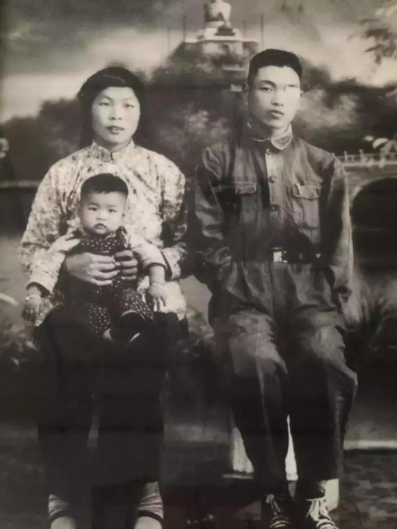 长津湖战役幸存者“朱彦夫”:失去四肢和左眼,今89岁感动中国