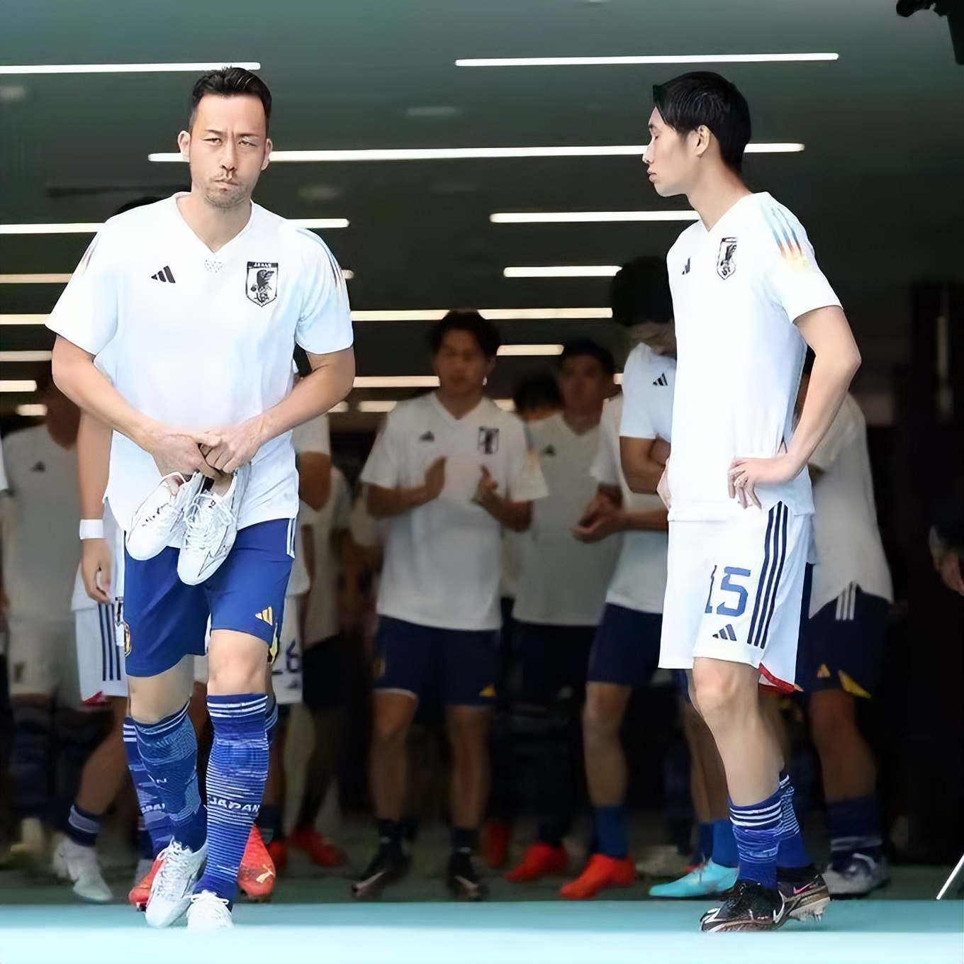 5支亚洲球队全部出局,一晚上晋级失败四次