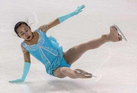 女子花样滑冰失误的视频,花样滑冰失误精彩视频