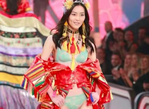 刘雯解约后需要赔偿多少钱,刘雯赔违约金