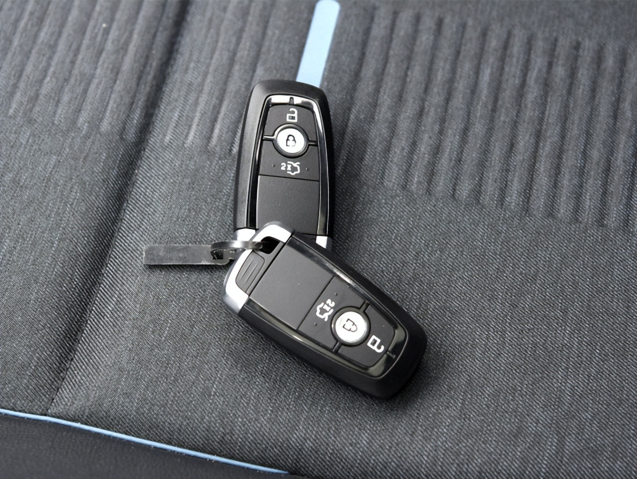 福克斯油耗拖后腿了吗,07年福克斯自动挡1.8正常油耗多少