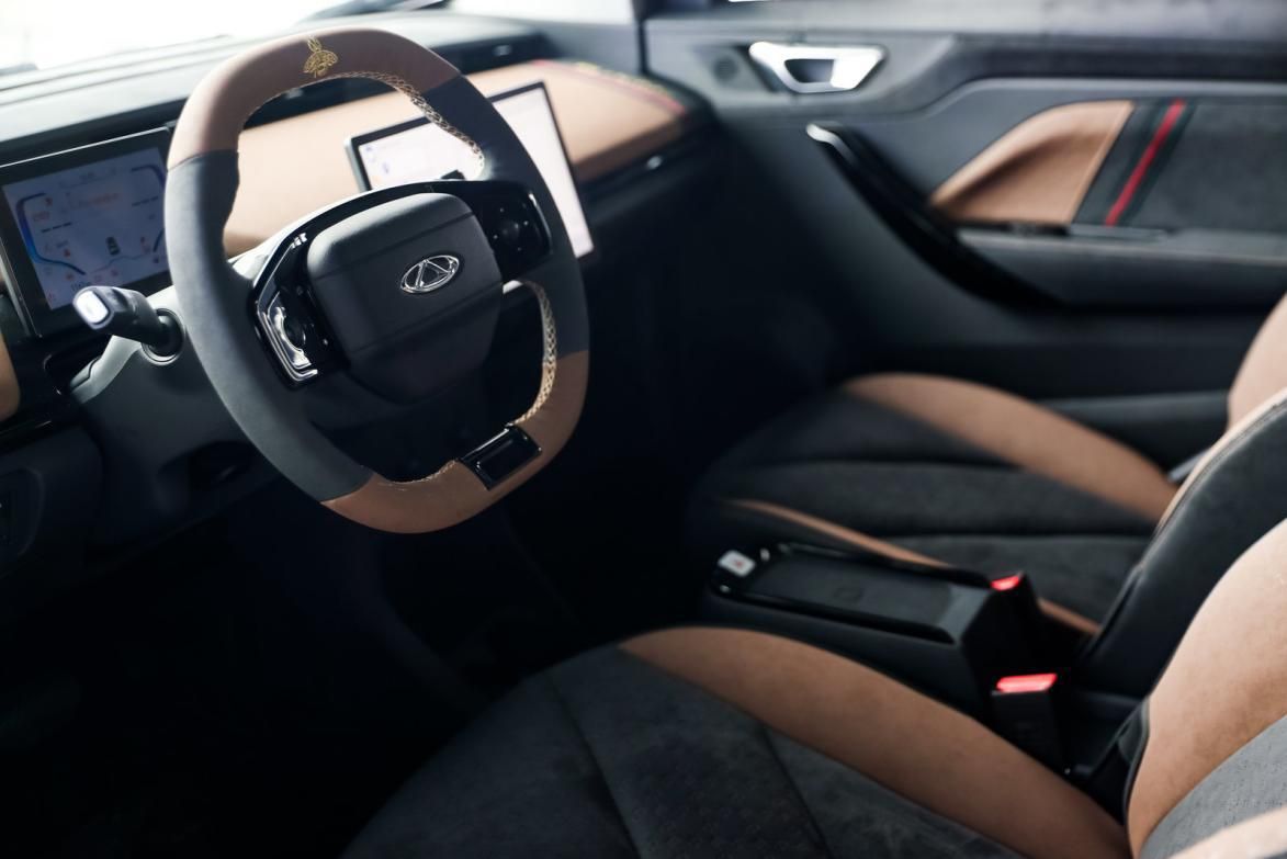 智能小怪兽奇瑞*界无**Pro正式上线，GUCCI限量版你想到了吗？