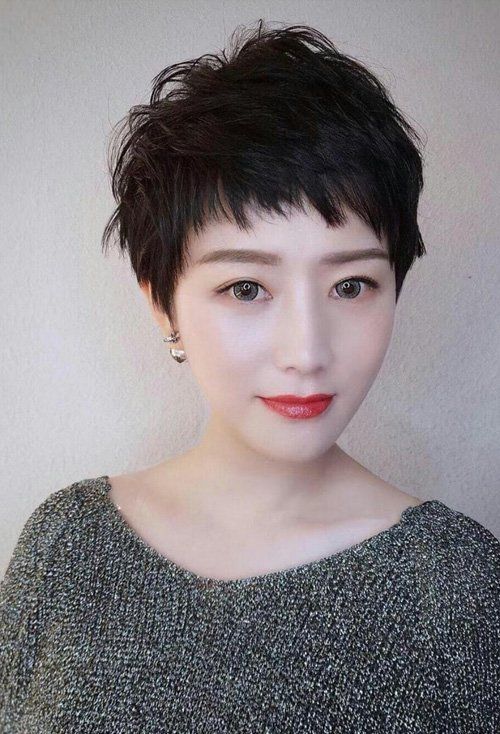 50岁女人需要避开的5款“发型”，不是扮嫩就是显老，太影响气质