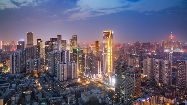 中国第五大城市南京和成都对比,未来十年南北10大城市