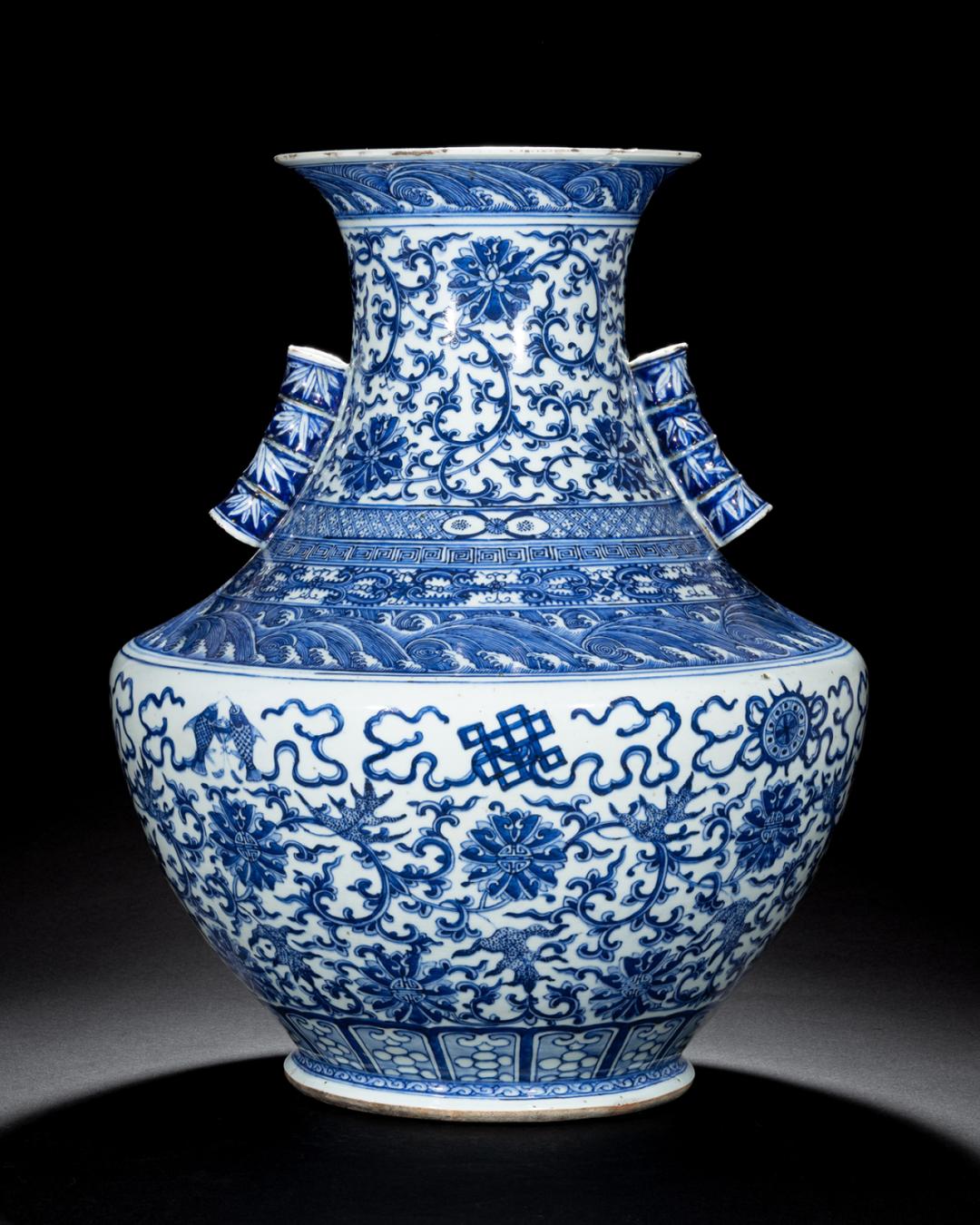 明永乐青花缠枝莲纹大碗拍卖,宣德青花缠枝牡丹纹菱口碗