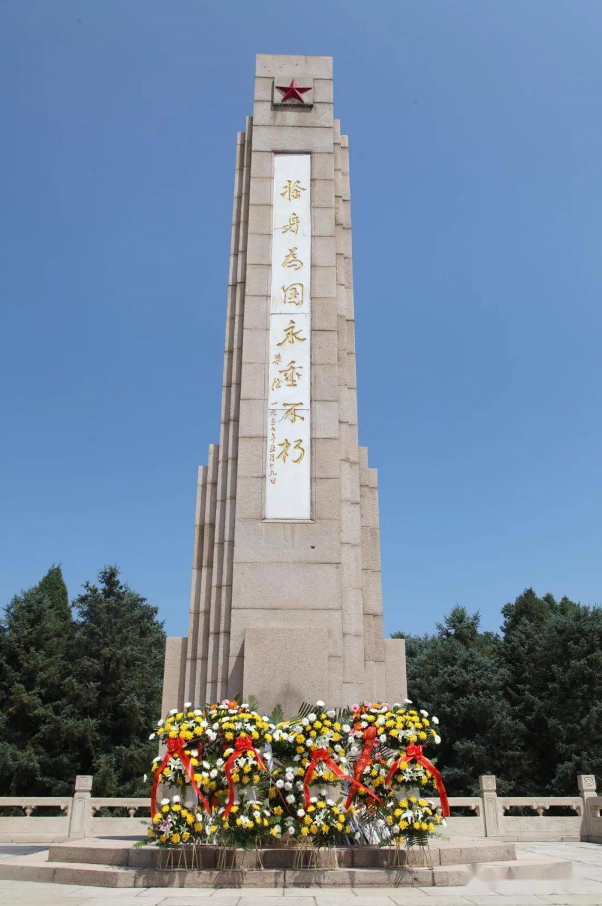 毛主席2次题词刘胡兰，为何拒绝给董存瑞题词？伟人：我写不合适