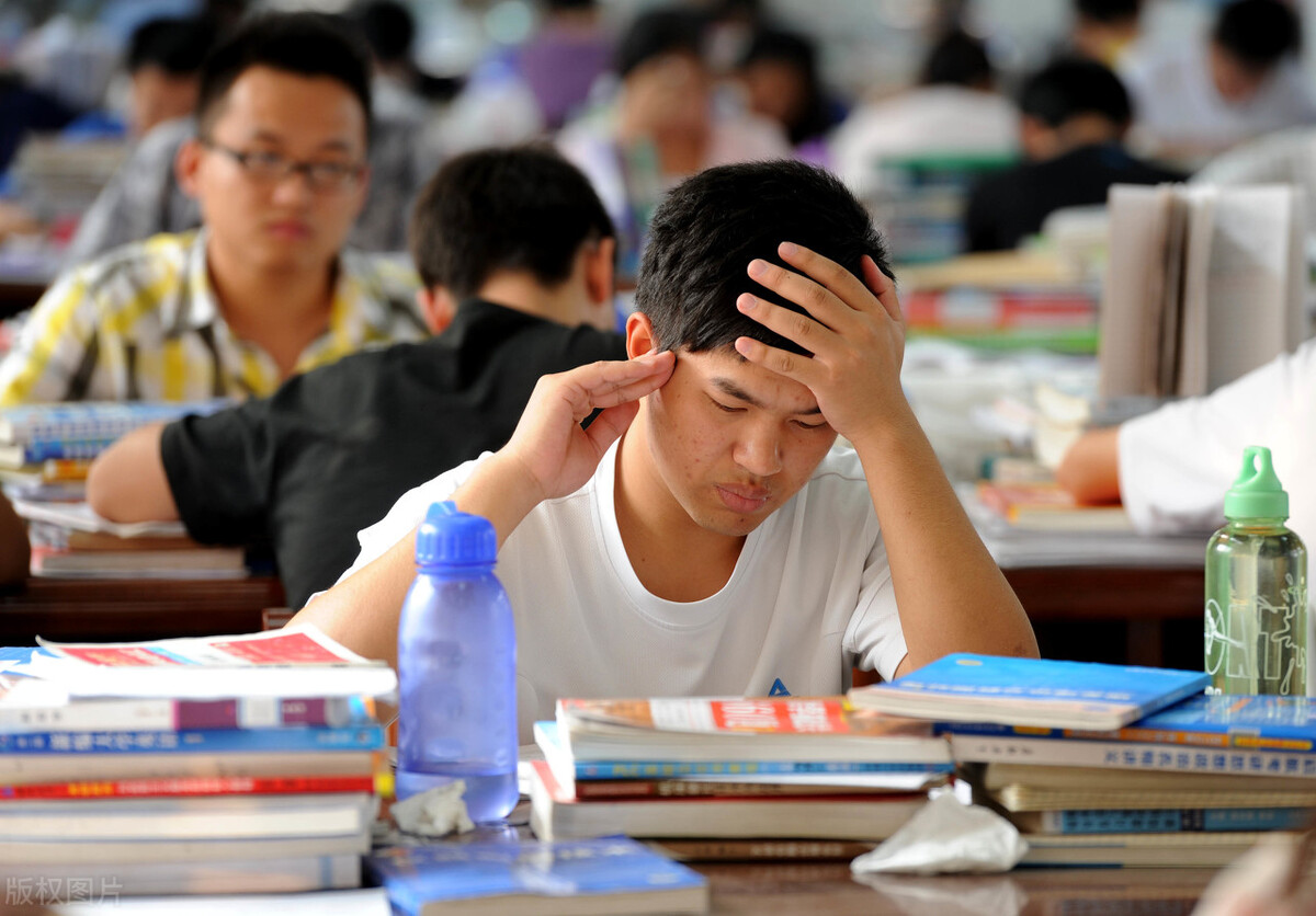 研究生辞掉年薪十几万的工作,研究生年薪30万做什么工作