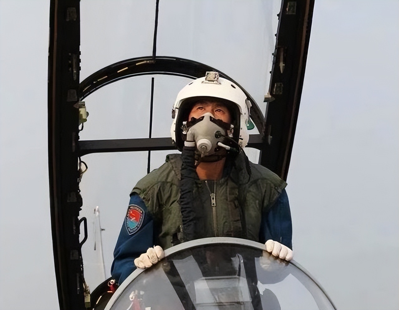 万米高空不带降落伞生还,万米高空坠落没有降落伞