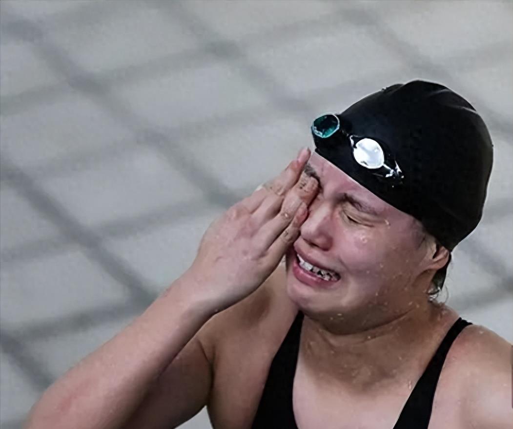 女运动员的痛苦程度,女运动员赛场上痛苦哭