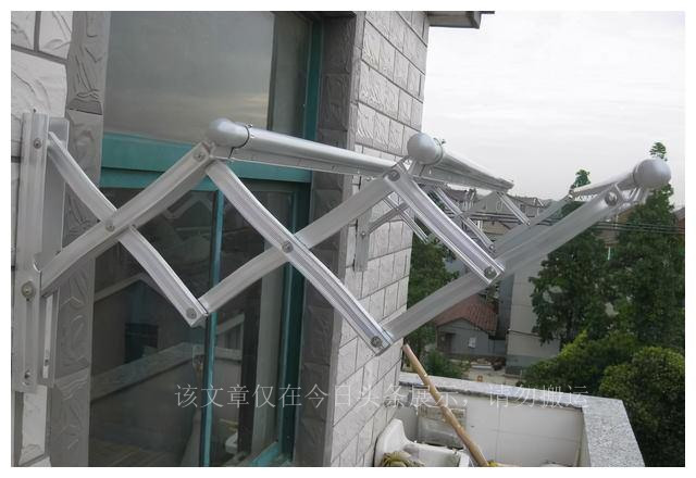 邻居在我家墙上装晾衣架怎么处理,家里阳台安装晾衣架被人说