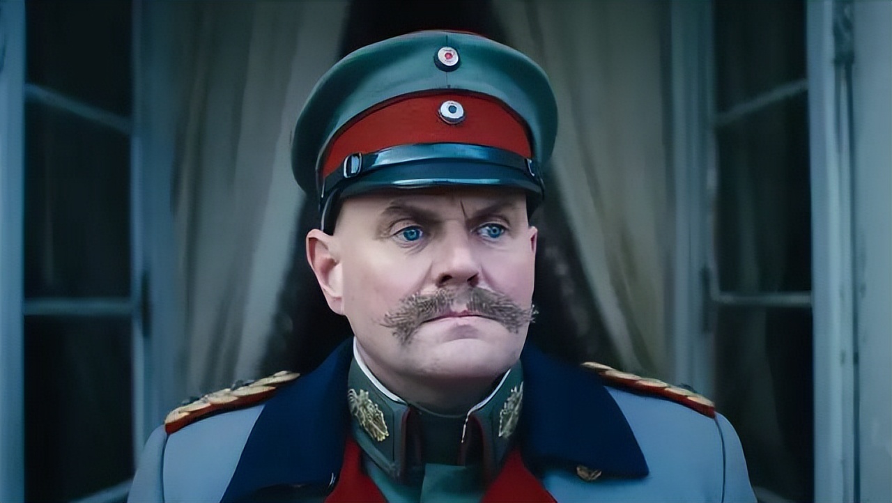 一上映就登票房榜首看完大呼过瘾,首播便拿下收视第一