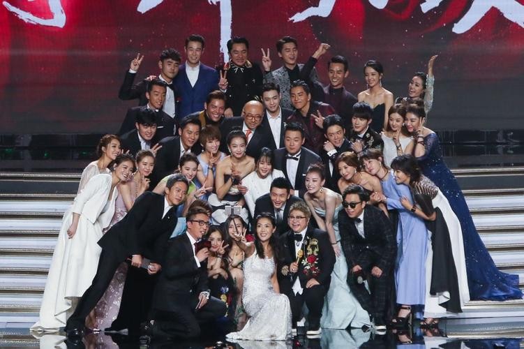 盘点明星们曝出的内幕，一个比一个荒唐恶心，吃喝嫖赌算什么