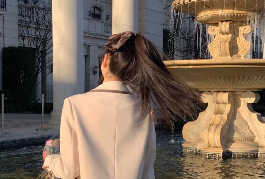 婆婆和老公背着我，半夜在厨房啃猪蹄，我气得摔了他们的碗和锅