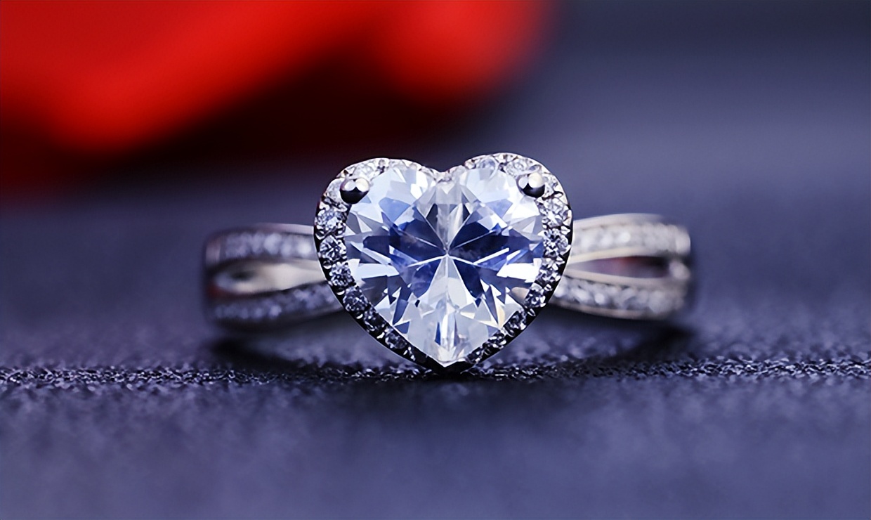 情侣钻戒需要身份证吗,结婚钻戒一般买多少钱的合适