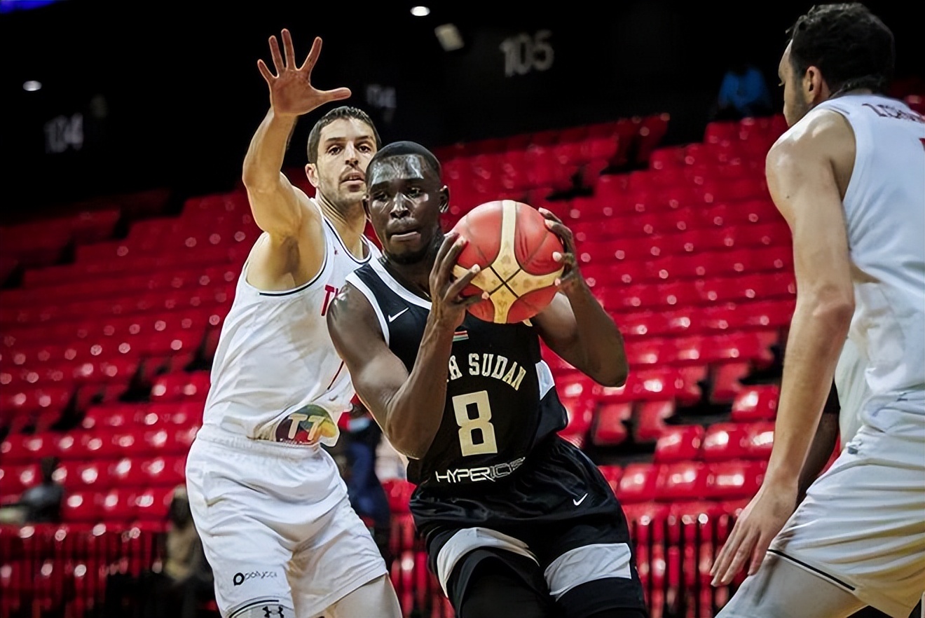 他用“骗”来的钱，为祖国建了一支国家队