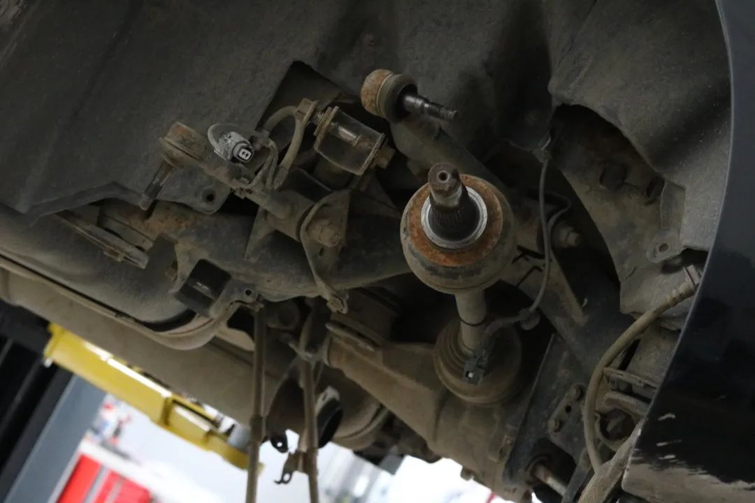 翻新车十二代皇冠修复全过程,12代皇冠25万公里要更换什么