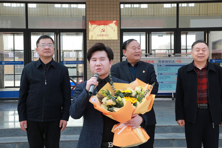 华山国际教育集团欢送任剑召委员参加渭南市政协会议