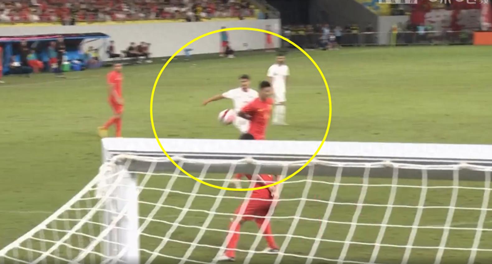 球迷怒喷国足的球员,球迷怒喷国足的视频