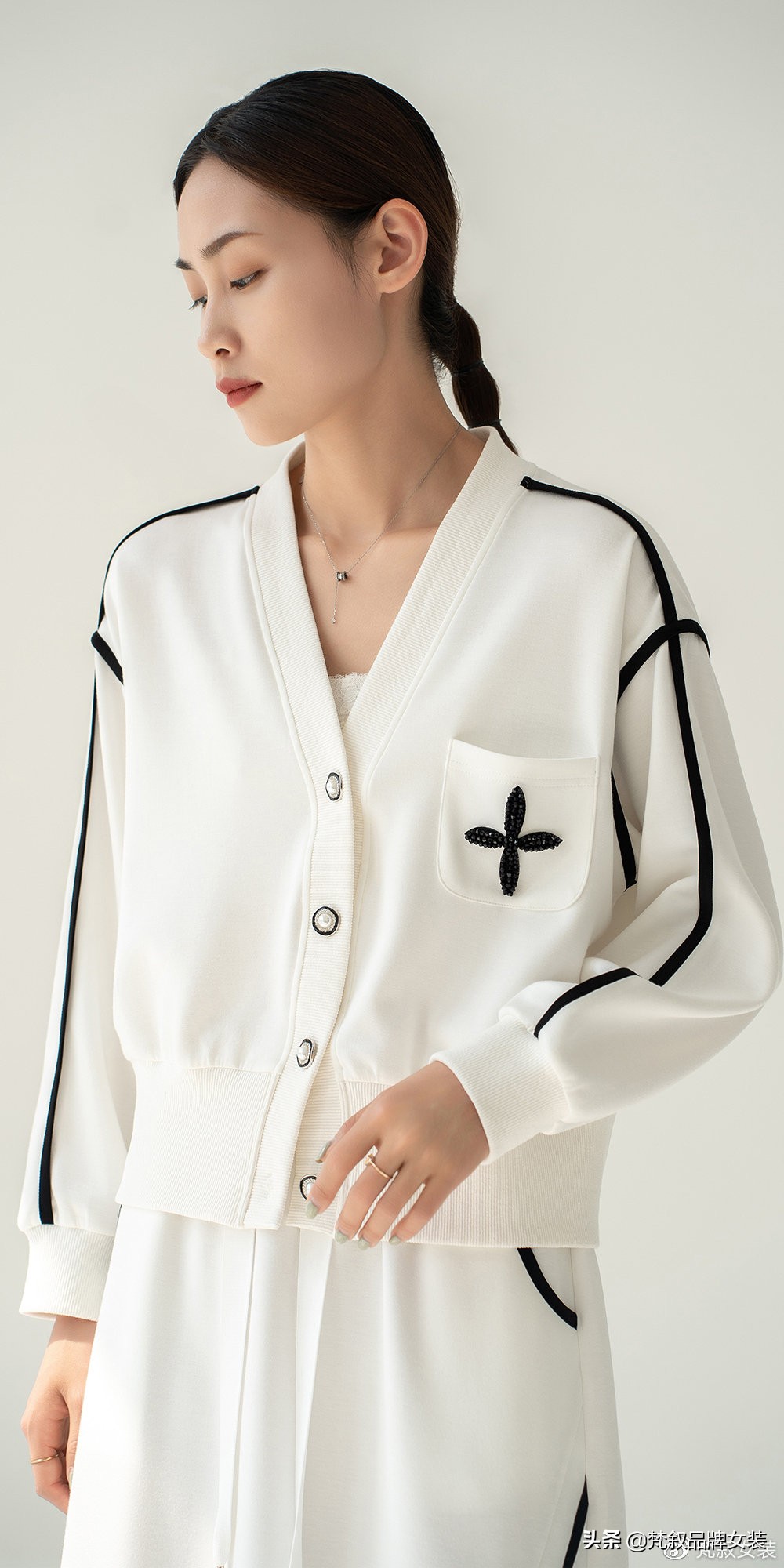 梵叙女装卫衣,阜新梵叙品牌女装集合店