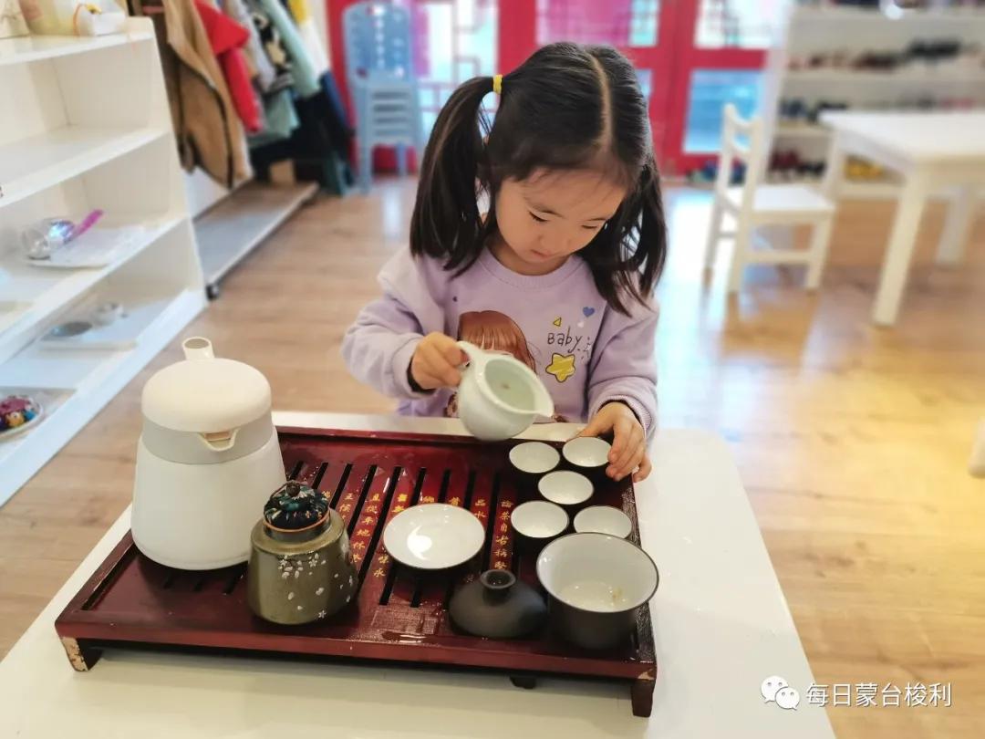 小孩通过哭闹要挟父母实例,当孩子用哭要挟时如何应对