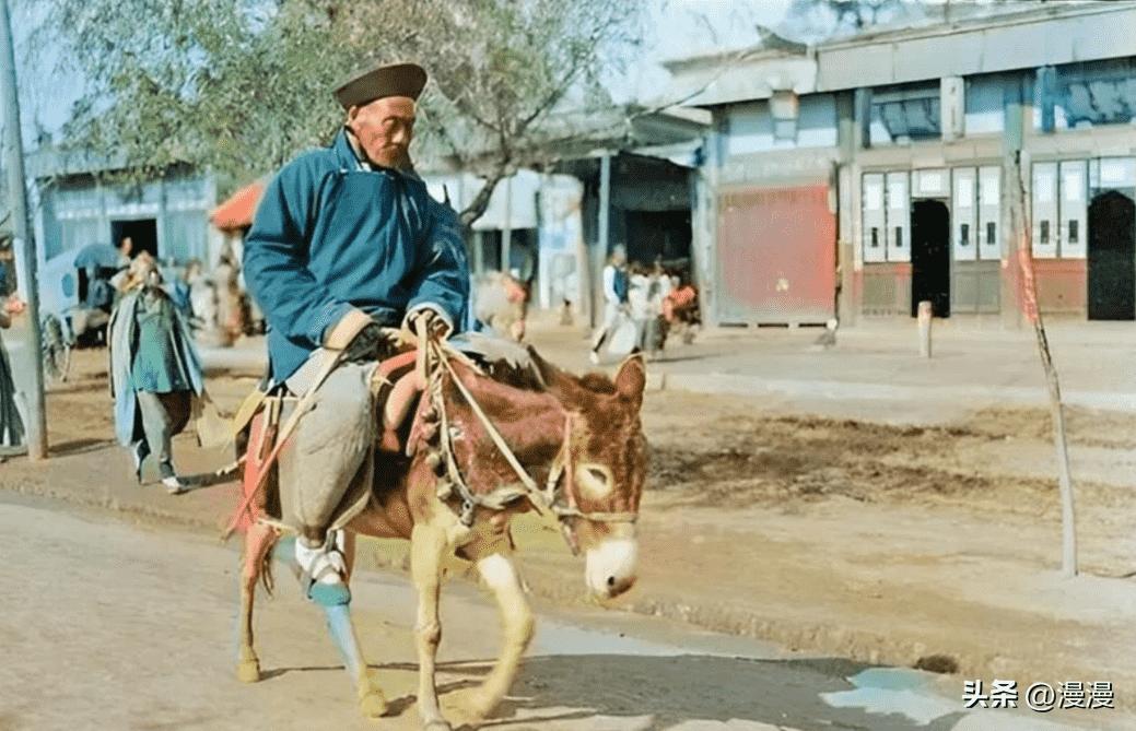 21张真实又罕见的老照片，阴毛假发工作者，我怀疑他用错地方了