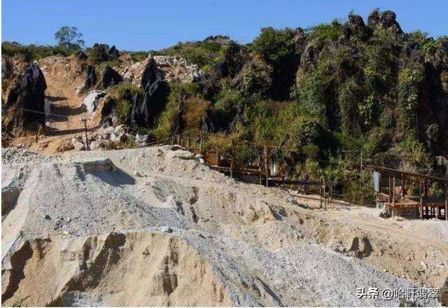 4000万的翡翠原石开了20亿,4000万切出来20亿的石头照片