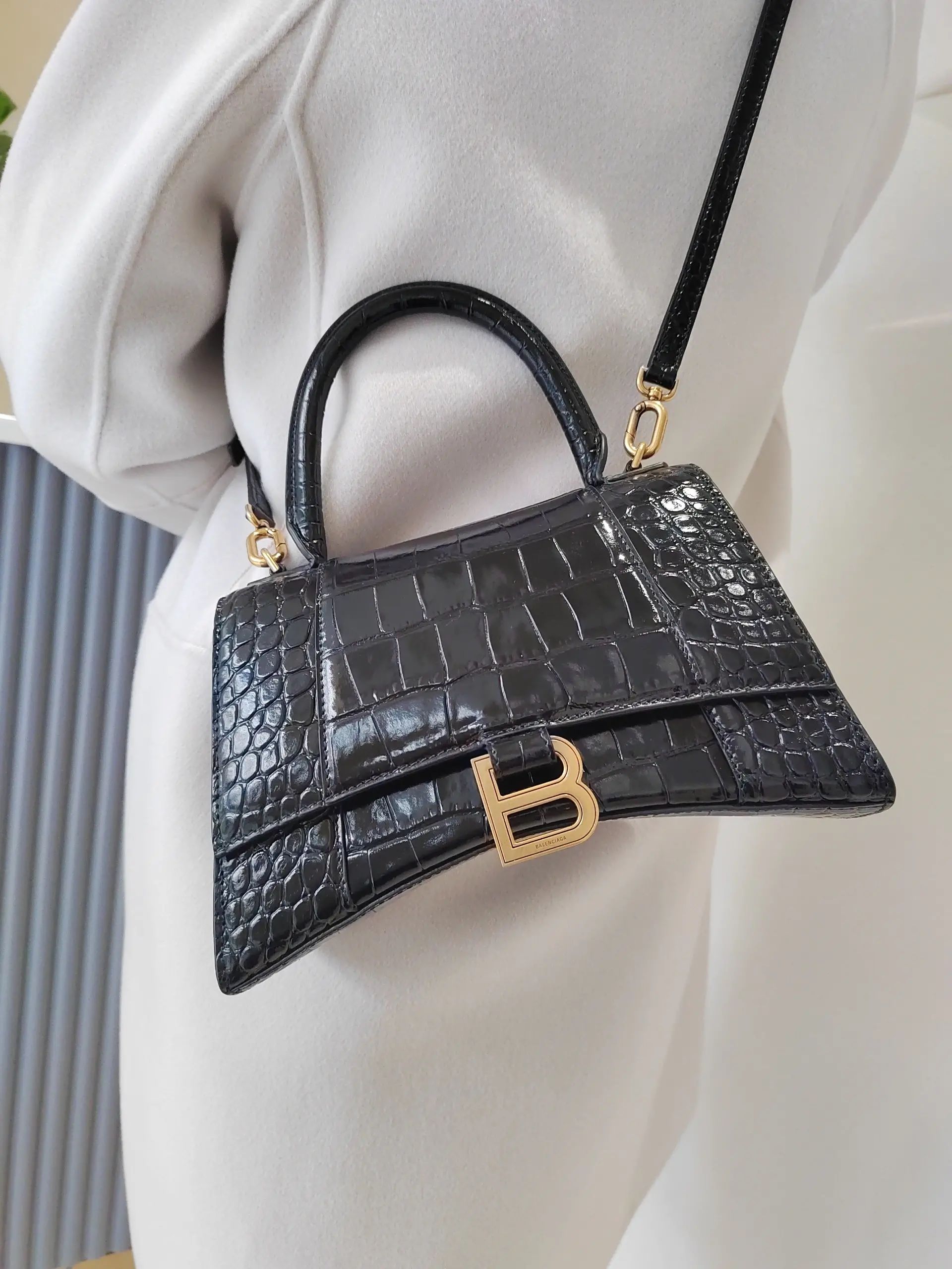 巴黎世家沙漏包鳄鱼纹s号,巴黎世家鳄鱼皮沙漏包包限量版