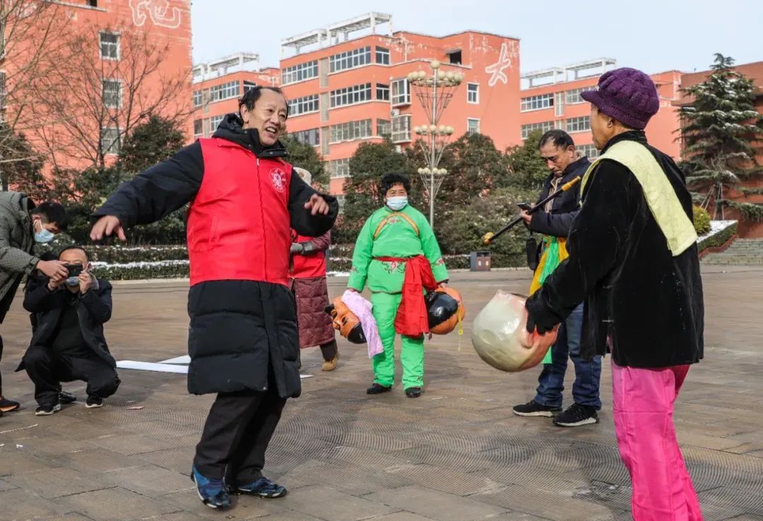 平顶山老大爷唱戏,河南农民大叔唱歌
