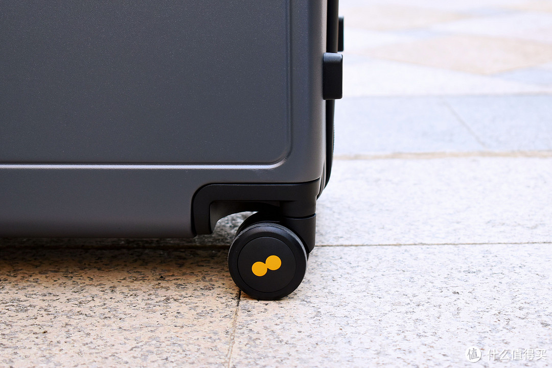 地平线8号城市脉搏行李箱，质感突出，干湿分离，真的好用