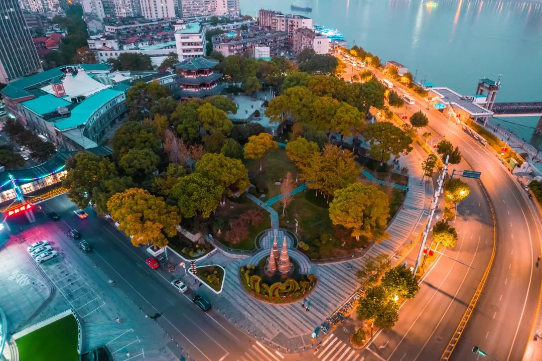 在尘世间的相遇,在城市的每一个角落不期而遇