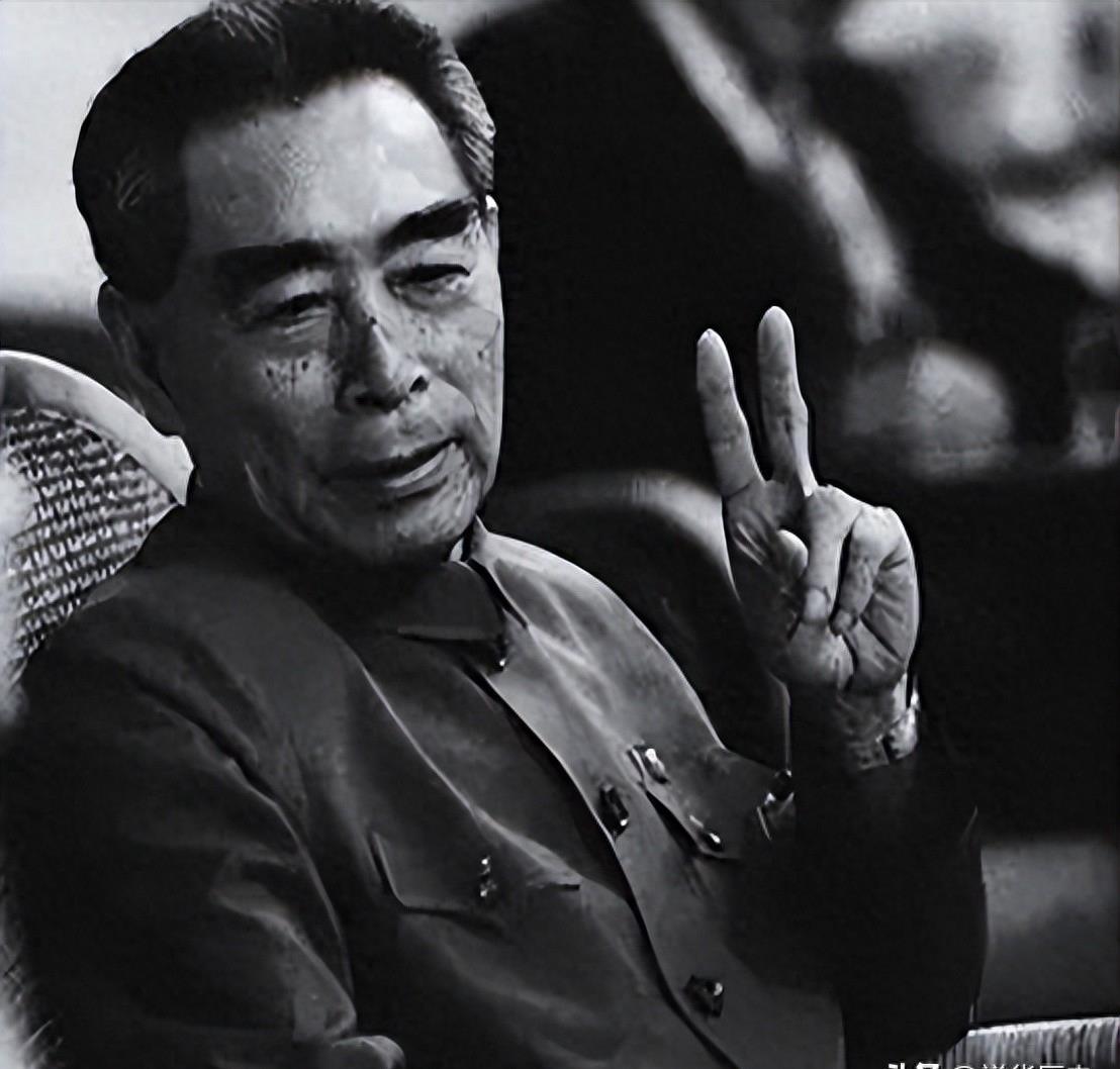 乔冠华到底有多强？联合国大会仰天大笑，毛*东泽**：一文顶两坦克师