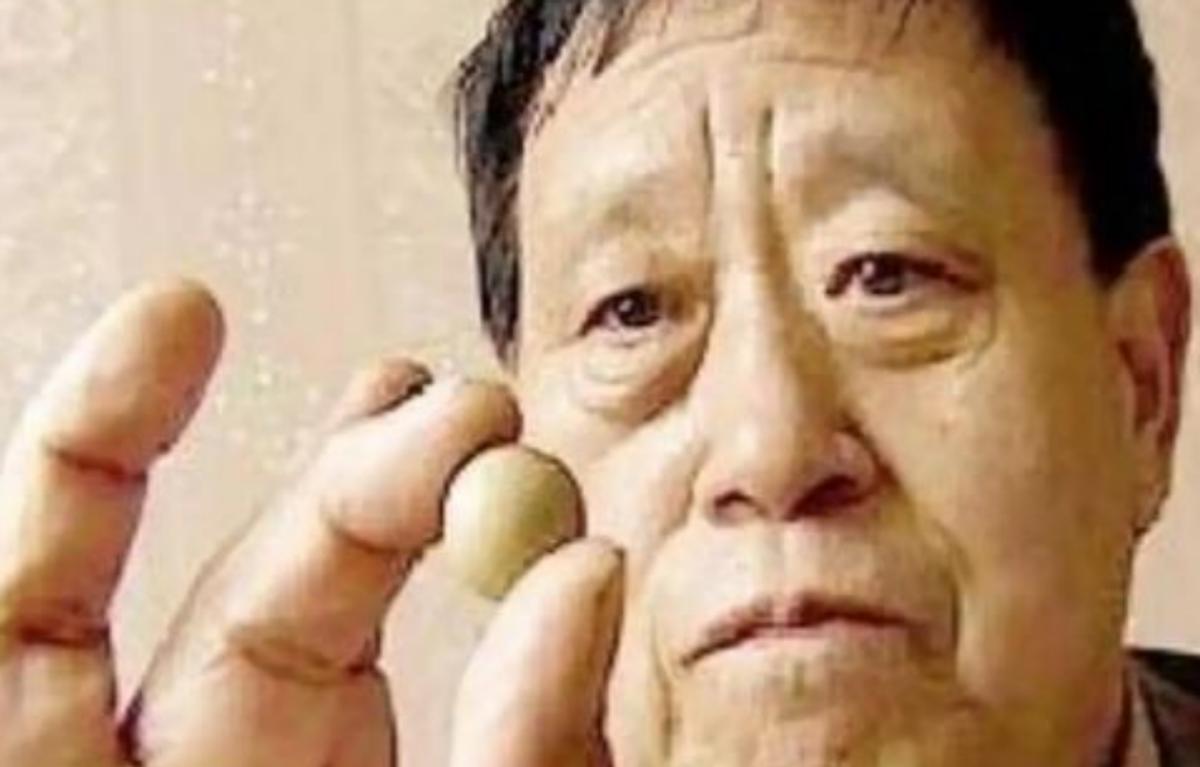 1971年内蒙退伍军人救下一老人，获赠小泥球，38年后发现价值2亿