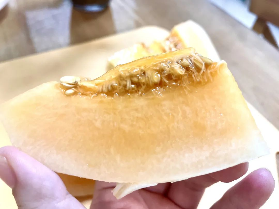 武汉美女：夏天要吃这些好瓜，藤蔓上的水果冰淇淋