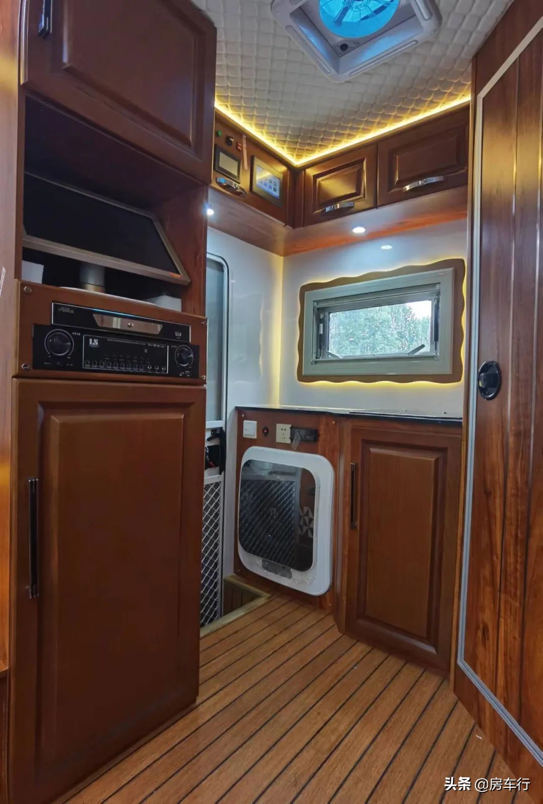 最强依维柯四驱越野房车,军用依维柯作战车