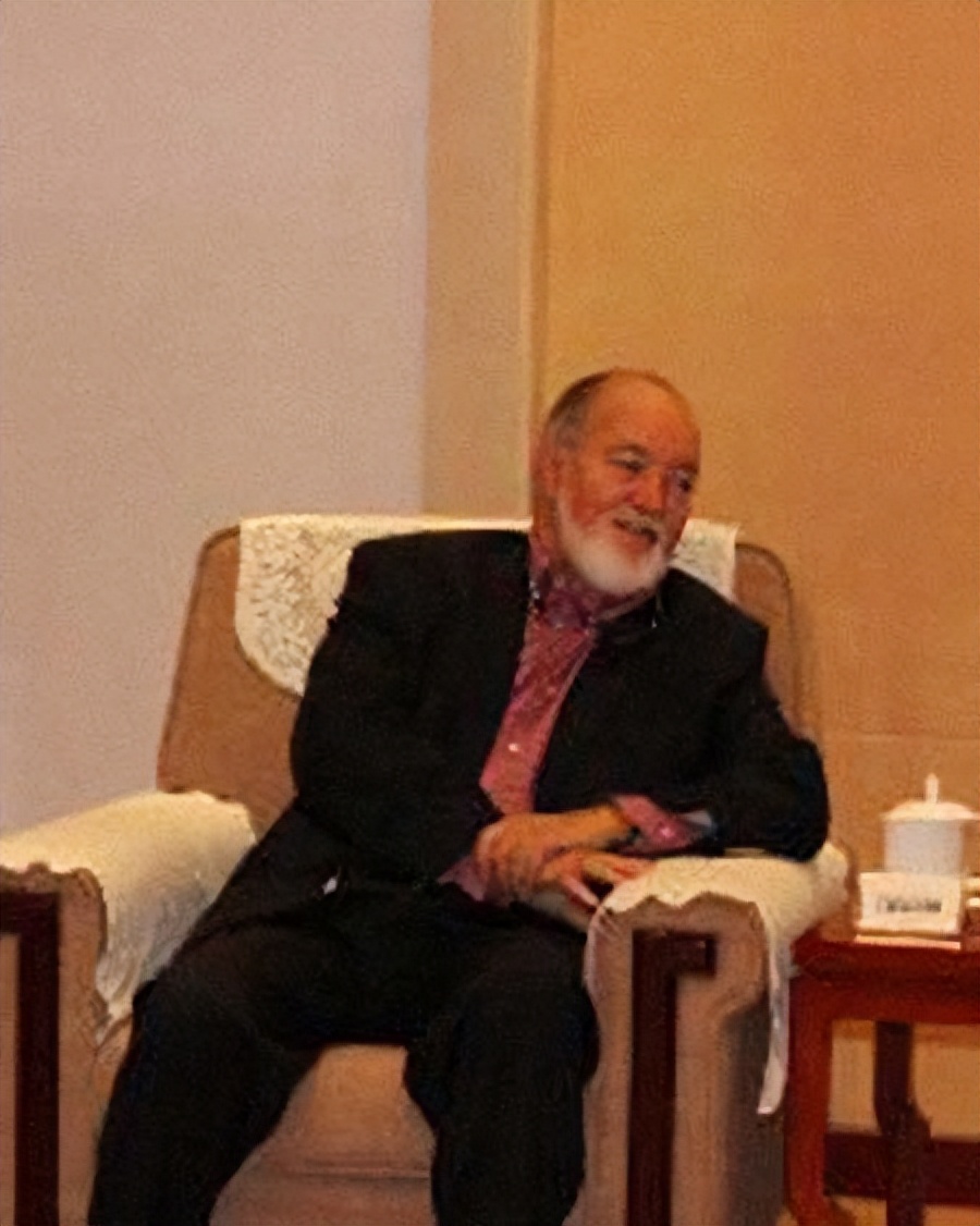 它是非洲最富有的国家，曾邀请中国在其领土建立军事基地