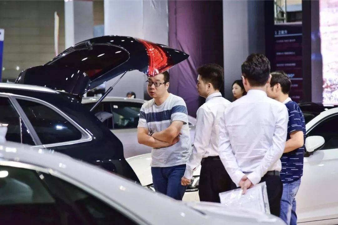 为什么4s店宁愿不要利息也要分期,4s店为何不收利息也要你贷款买车