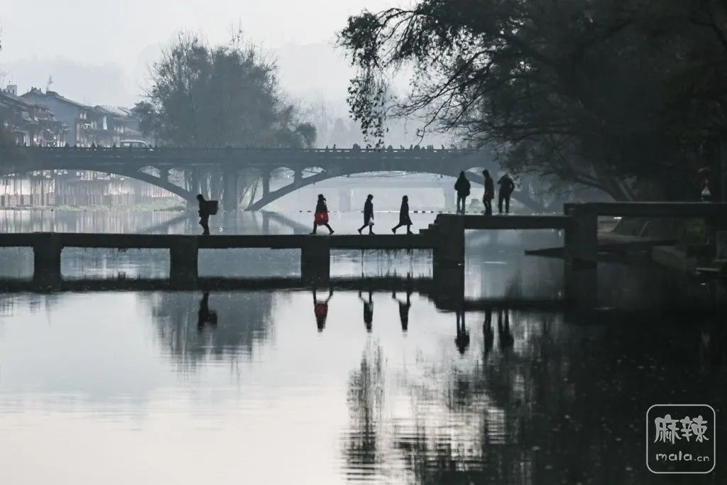 辛夷诗评|向内书写与向外表达——黄钟诗歌浅析