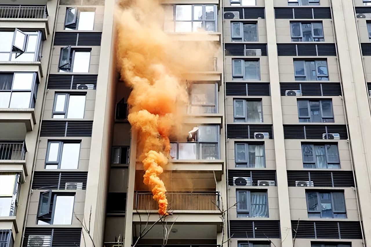 高层逃生缓降器还是逃生绳,高层楼怎么逃生有逃生通道吗
