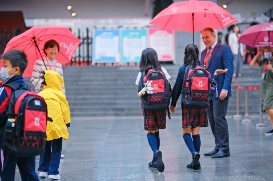 卷不动的现在，拿什么面对未来？这位校长说，给了孩子这三种知识就不用怕