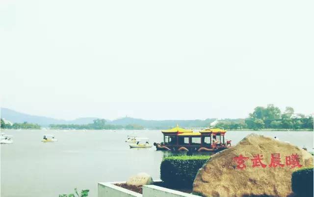 江南三大名湖玄武湖,南京玄武湖和杭州西湖人文景观