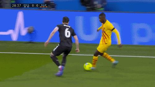 8连胜皇马2球完胜继续领跑,哈维巴萨反击皇马