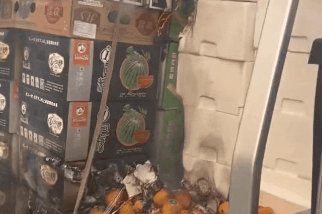 可惜了！一车鲜果全烧焦！